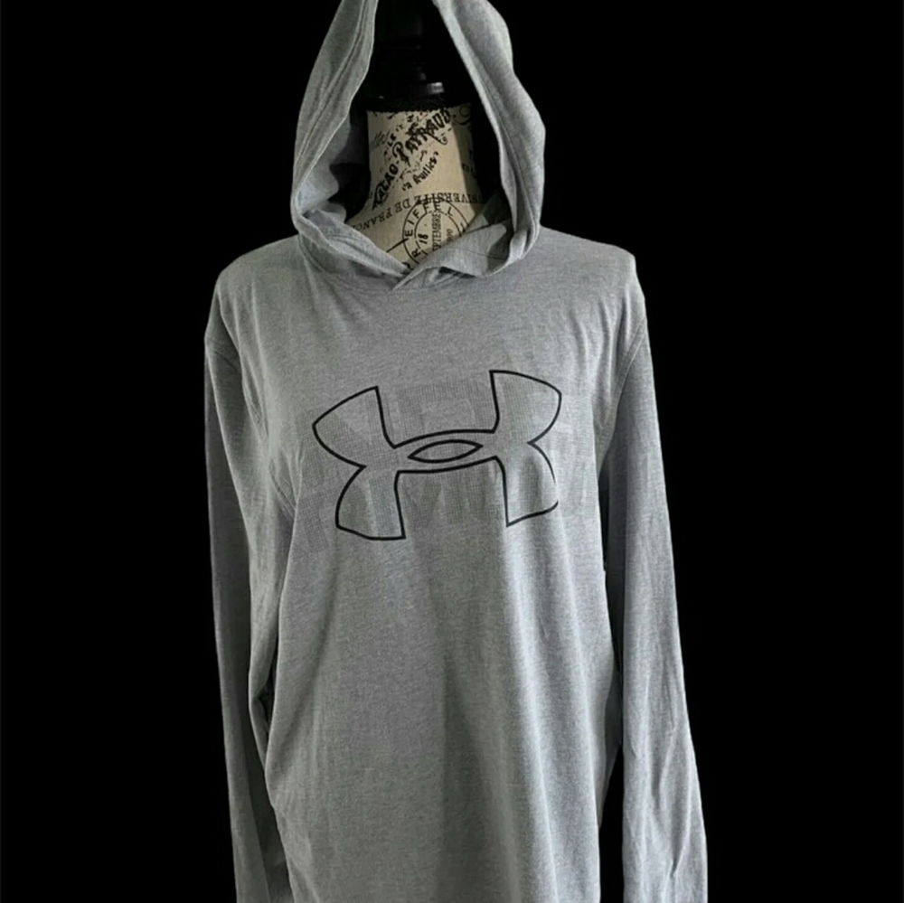 Under armor men's medium hooded shirt